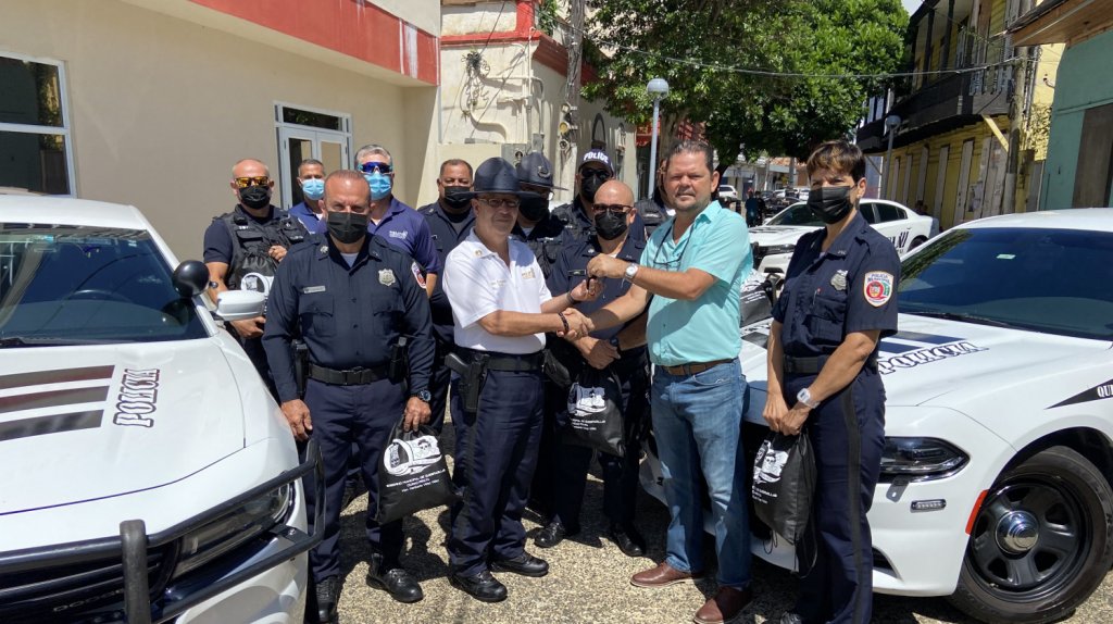  Alcalde de Quebradillas entrega equipo de seguridad y patrullas a la Polic&iacute;a Municipal 