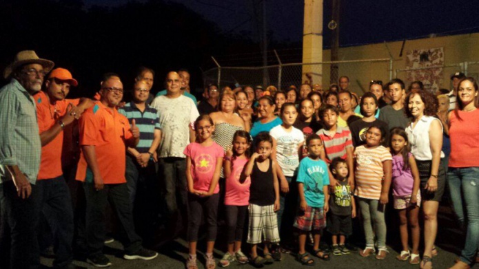 En pie de lucha niÃ±os y padres para evitar el cierre de su escuela en ManatÃ­