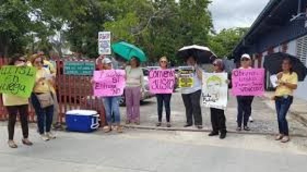  Trabajadores unionados de Servicios Legales decretan paro regional 