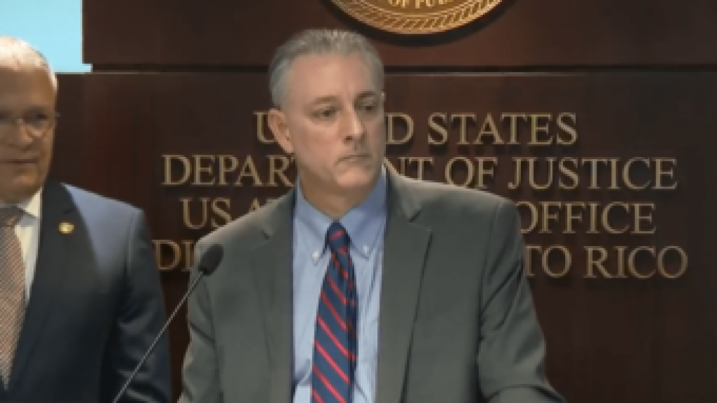  Federales acusan hombre por invadir cuentas de mujeres y robar sus fotos &iacute;ntimas 