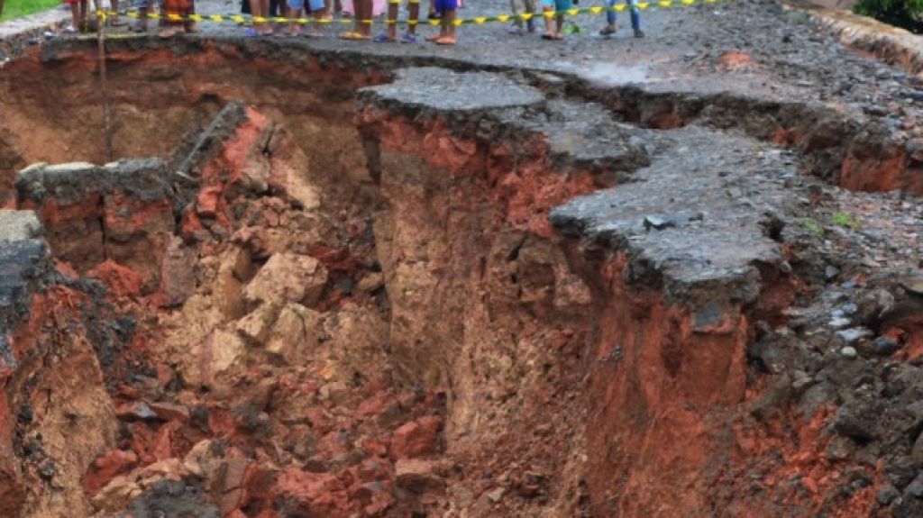  Aviso: Carretera cerrada en Aibonito por deslizamiento 