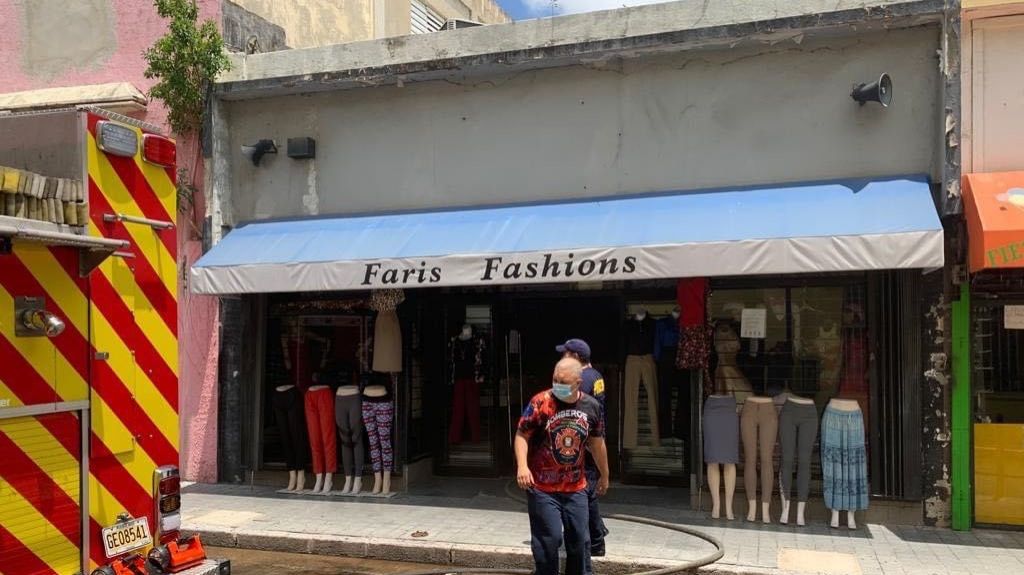 Se reporta incendio en establecimiento de venta de ropa en Ponce 