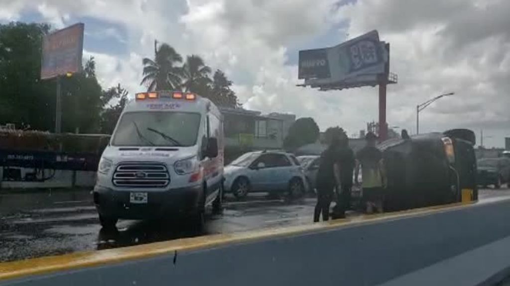  Video: Accidente con veh&iacute;culo volcado y heridos en la Baldorioty 