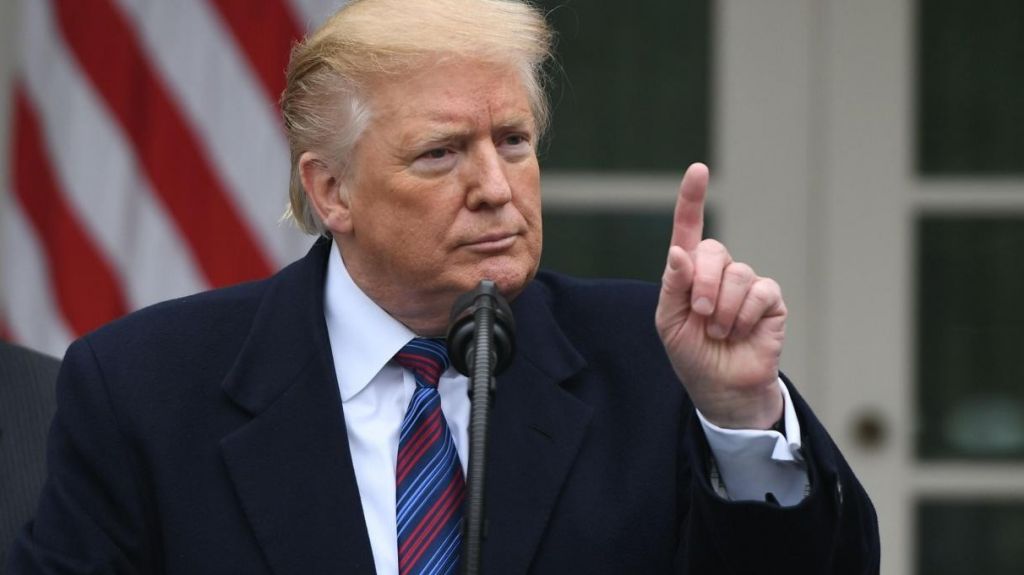  Trump busca eliminar la inmigraci&oacute;n legal que se convierta en "carga p&uacute;blica" 