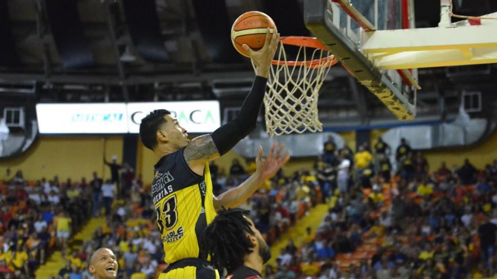  Capitanes se colocan a medio juego del primer lugar 