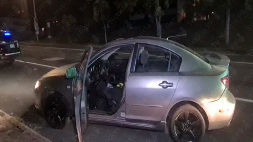  Video: Encuentran un auto prendido y abandonado en medio de carretera de San Juan 