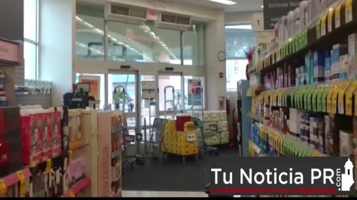 Momento de "Terror" en farmacia de Hato Rey, cuando vÃ¡ndalos rompÃ­an cristales 