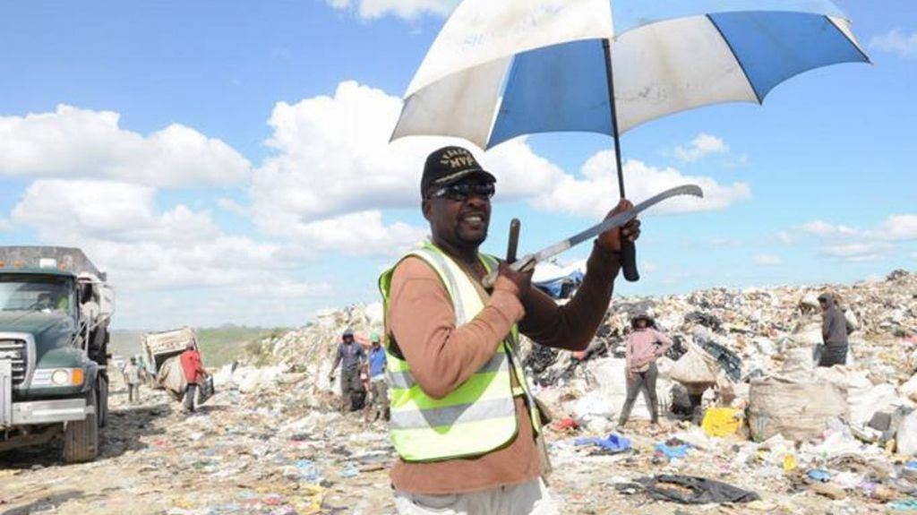  Militares ocupan el vertedero Duquesa afectado por un incendio que se originó hace 11 días 