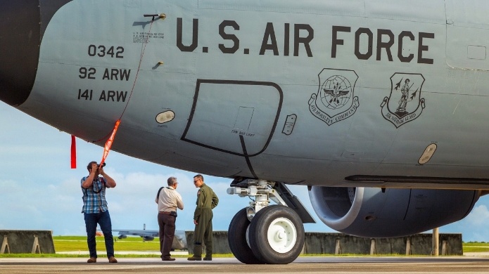 Video: EE.UU. abre la base aÃ©rea de Guam a los periodistas en plena tensiÃ³n con Pionyang