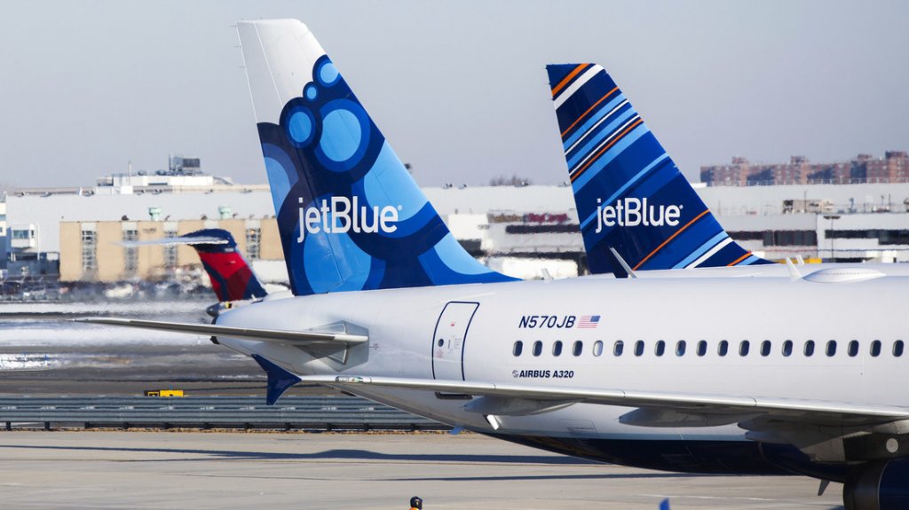  Un pasajero podr&iacute;a ser multado con m&aacute;s de 14.000 d&oacute;lares por negarse a usar mascarilla y a dejar de alcoholizarse durante un vuelo 