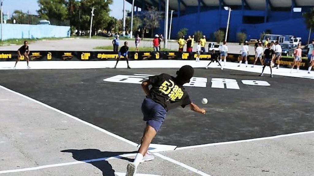  Federación de Sóftbol lanza el béisbol 5 para ampliar la oferta deportiva del país 