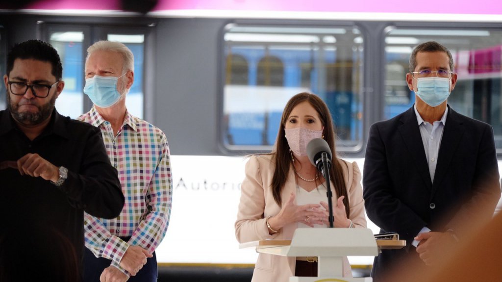  Gobernador y secretaria de DTOP hacen entrega de 10 nuevas unidades para la Autoridad Metropolitana de Autobuses 