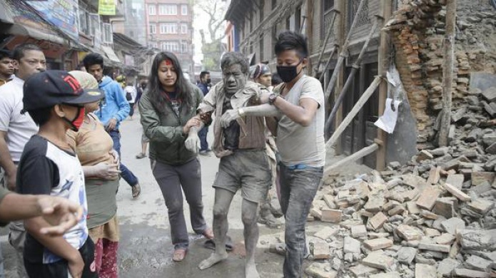 Video: MÃ¡s de 900 muertos tras el devastador terremoto de magnitud 7,9 en Nepal