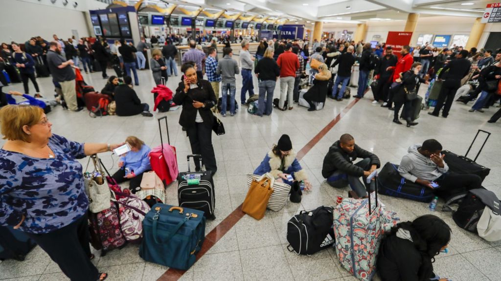 EE.UU. anuncia nuevos requisitos para los visitantes exentos de visado