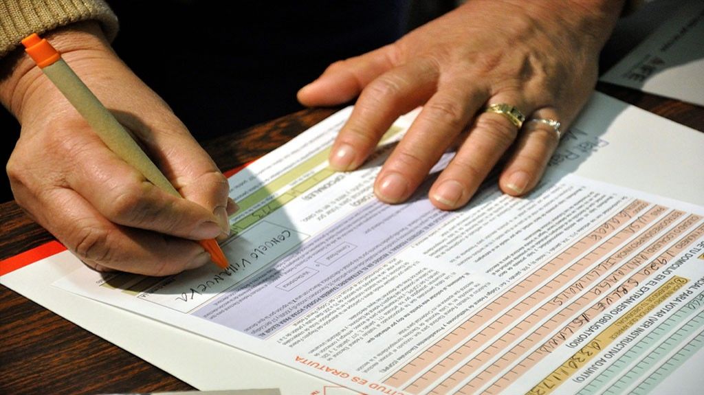  Residentes en Florida obtienen documentos vitales 