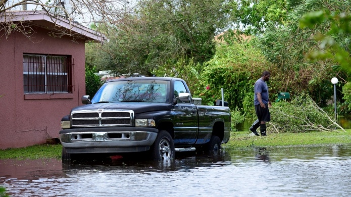  Doblemente afectados por Irma, boricuas de Orlando ayudan a los de la isla