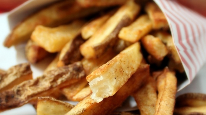 Arrestan a una mujer por robar... tres papas a la francesa