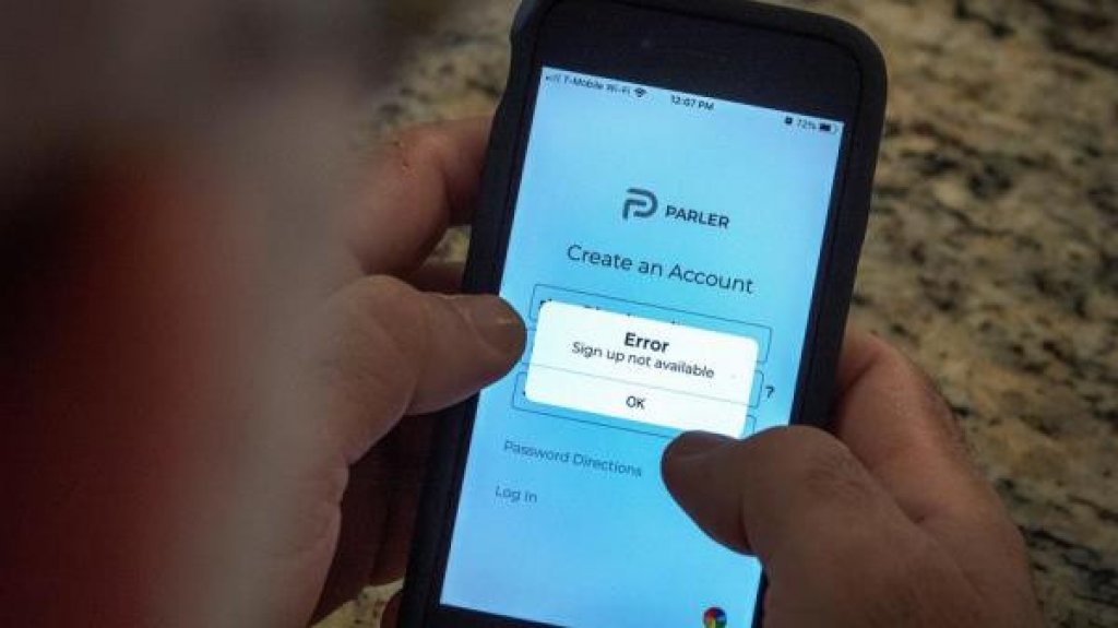  Apple y Amazon tambi&eacute;n vetan la red social Parler tras el asalto al Capitolio 