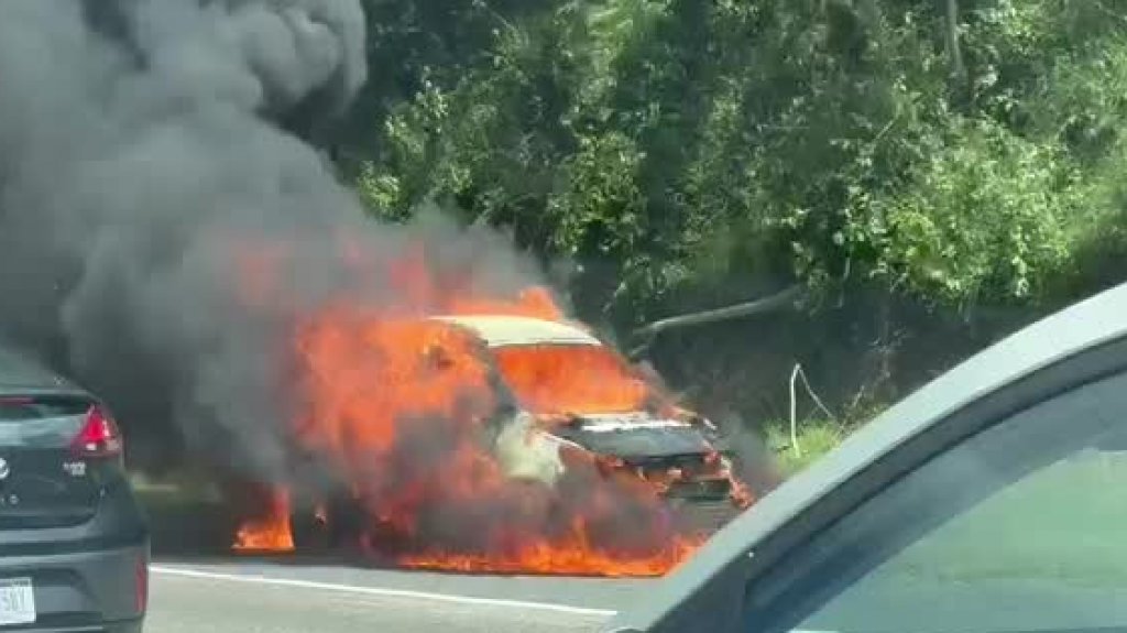  Video: Ahora se incendia veh&iacute;culo en expreso 52 