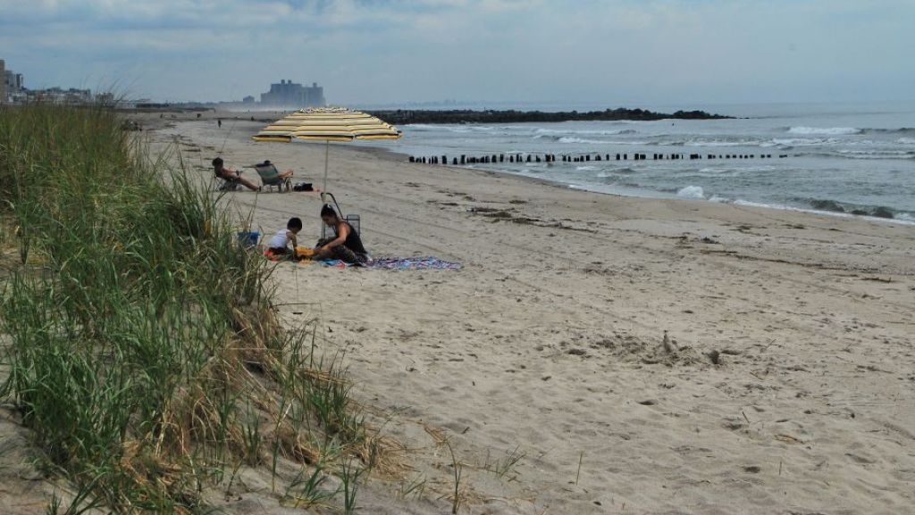  Playas de Nueva York y Jersey podr&aacute;n abrir en Memorial Day; legisladores de ambos partidos piden seguridad 