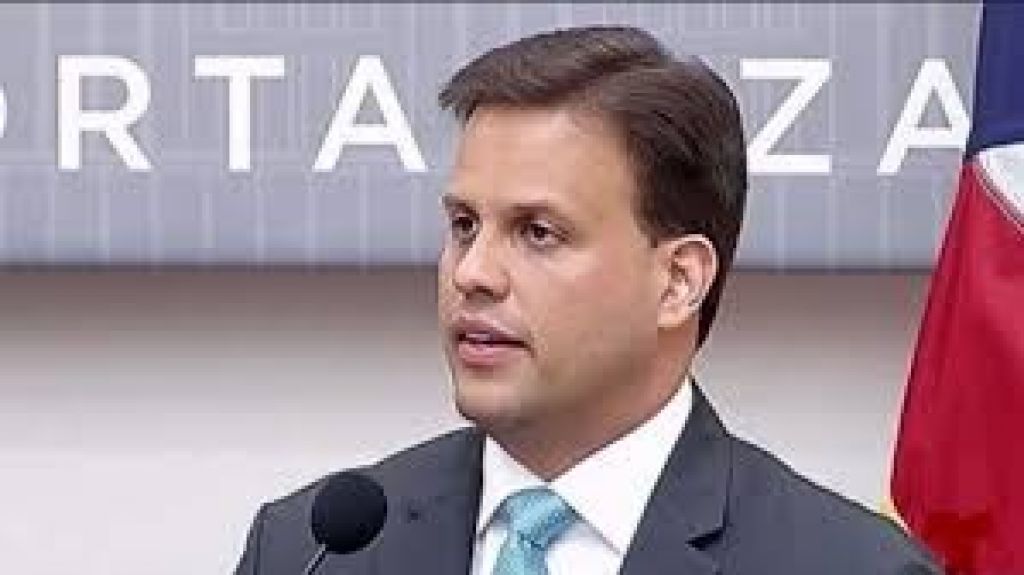  El&iacute;as S&aacute;nchez dice tomar&aacute; acciones legales ante alegaciones de que controlaba contrataci&oacute;n en el gobierno 