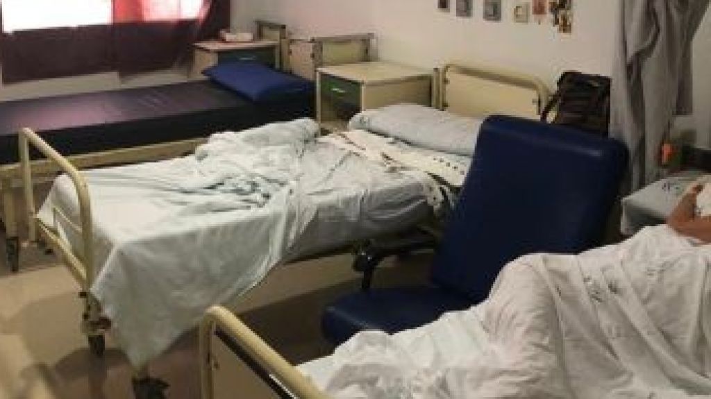  Algunos pacientes duermen en colchones en el suelo en Hospital dePsiquiatr&iacute;a en R&iacute;o Piedras 