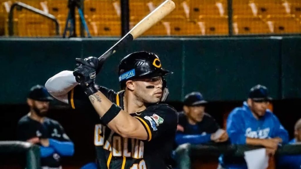  Indios reciben a Mario Feliciano por Xavier Fernández 