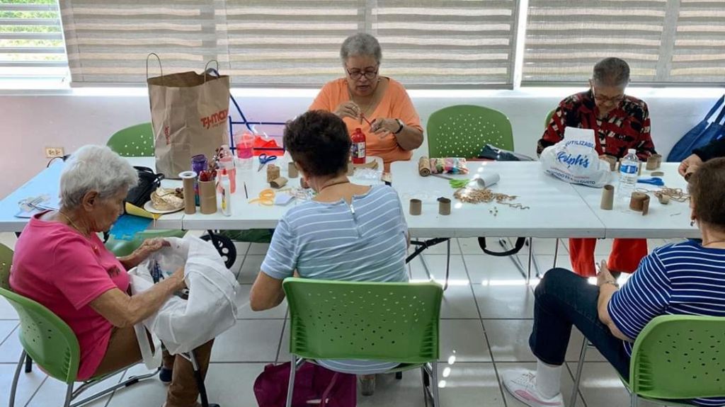  Festejan la &eacute;poca navide&ntilde;a envejecientes de Fajardo 