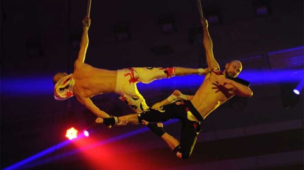  Video: Acr&oacute;bata de circo cae al vac&iacute;o durante espect&aacute;culo fallido 