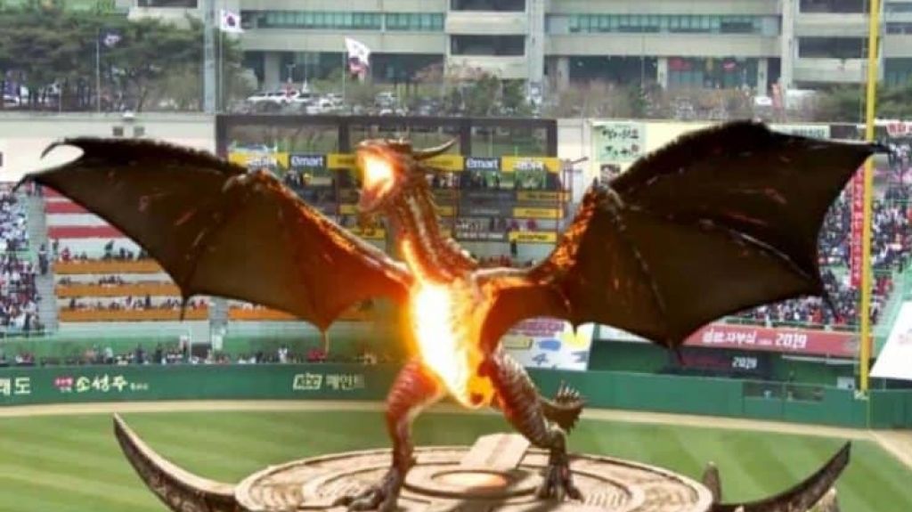  Video: Un dragón sobrevoló un estadio de beisbol en Corea del Sur 
