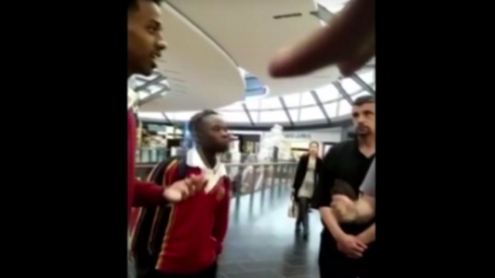 Video: Tienda de Apple expulsa a unos estudiantes africanos "por miedo a que roben"