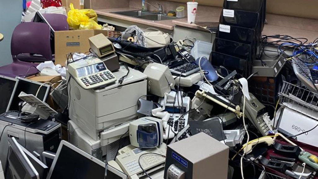  Denuncian &ldquo;saqueo&rdquo; en las oficinas del sistema de retiro de la AEE 