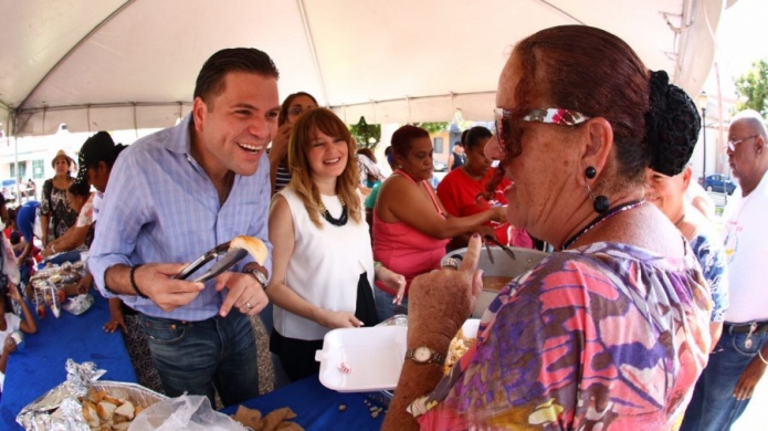 Alcalde electo de CataÃ±o celebra AcciÃ³n de Gracias con personas sin hogar