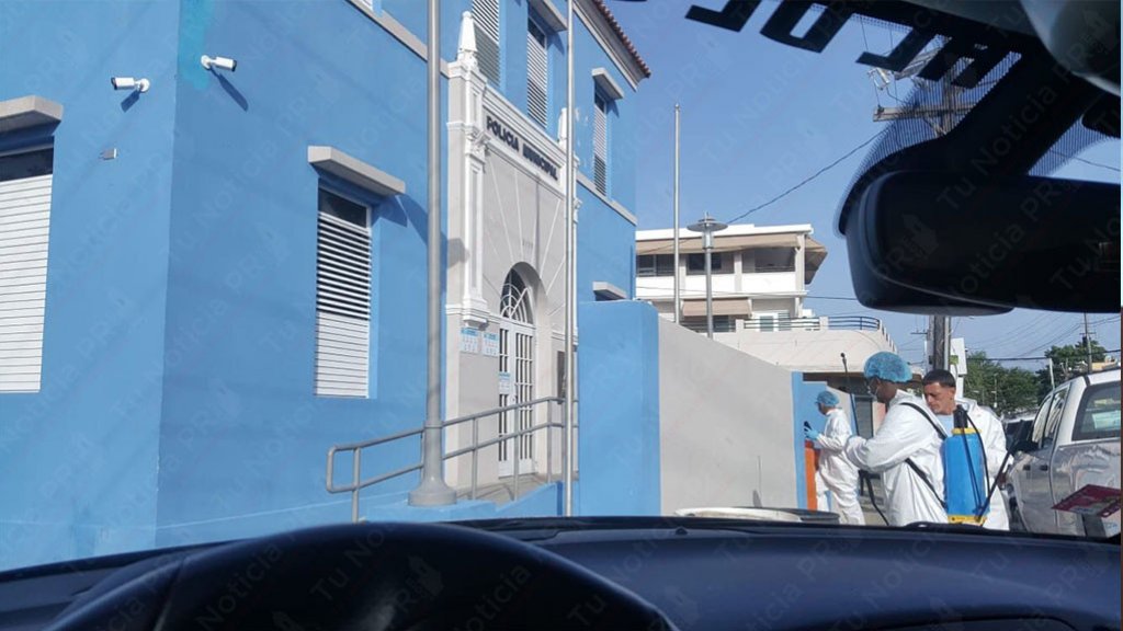  Desmadre en cuartel municipal de Santurce; polic&iacute;a positivo a COVID y ordenan a los dem&aacute;s a reportarse sin hacerles las pruebas 