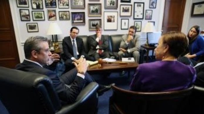 Gobernador se reÃºne con los miembros del "Task Force" en Washington