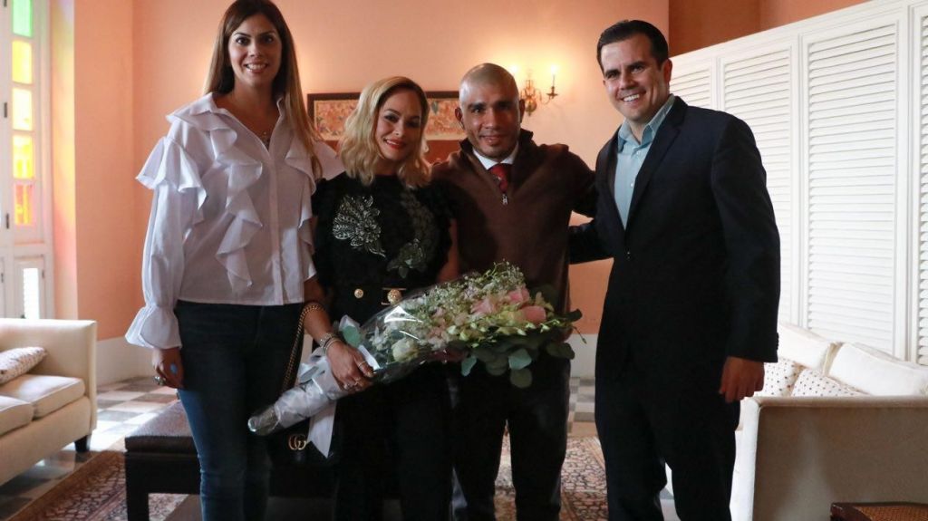  Video:&nbsp;Gobernador recibe al seis veces campe&oacute;n del boxeo Miguel Cotto 