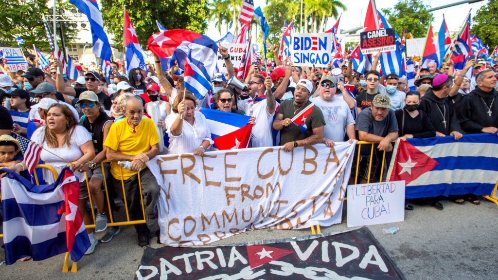  Los cubanos de Miami exigen a Biden &ldquo;acciones concretas&ldquo; para liberar a Cuba 