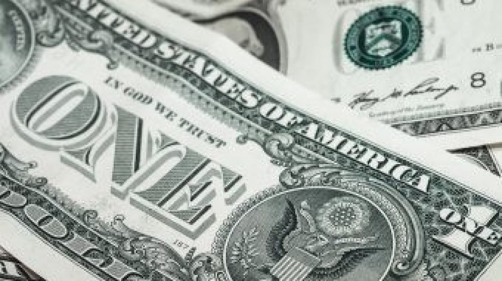  Mujer cae en pesca&iacute;to con cisternas 