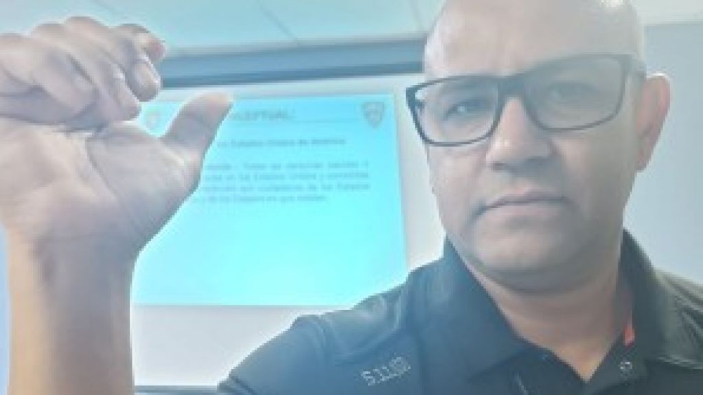  Agente del Negociado de la Polic&iacute;a extingue incendio en residencia de Hormigueros 