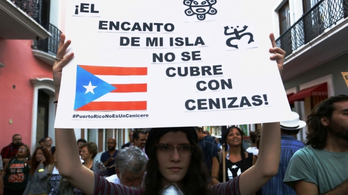 Campamento contra cenizas de PeÃ±uelas denuncia aumento violencia en su contra