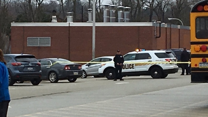 Un menor muere en un tiroteo en una escuela secundaria de Pensilvania