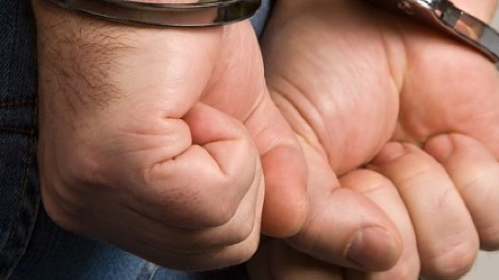  Arrestan a hombre que le disparo a su pareja en Aguada 