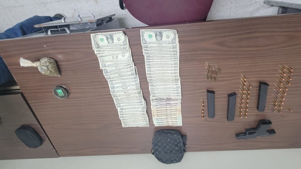  Varios arrestados y un menor detenido durante allanamiento 