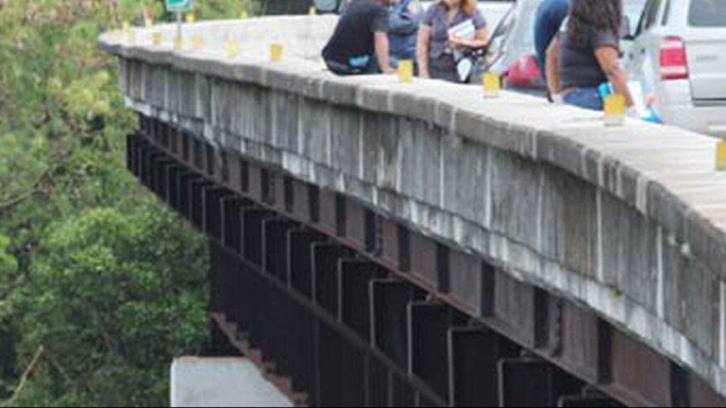  Mujer intenta quitarse la vida lanz&aacute;ndose le puente de Cayey 
