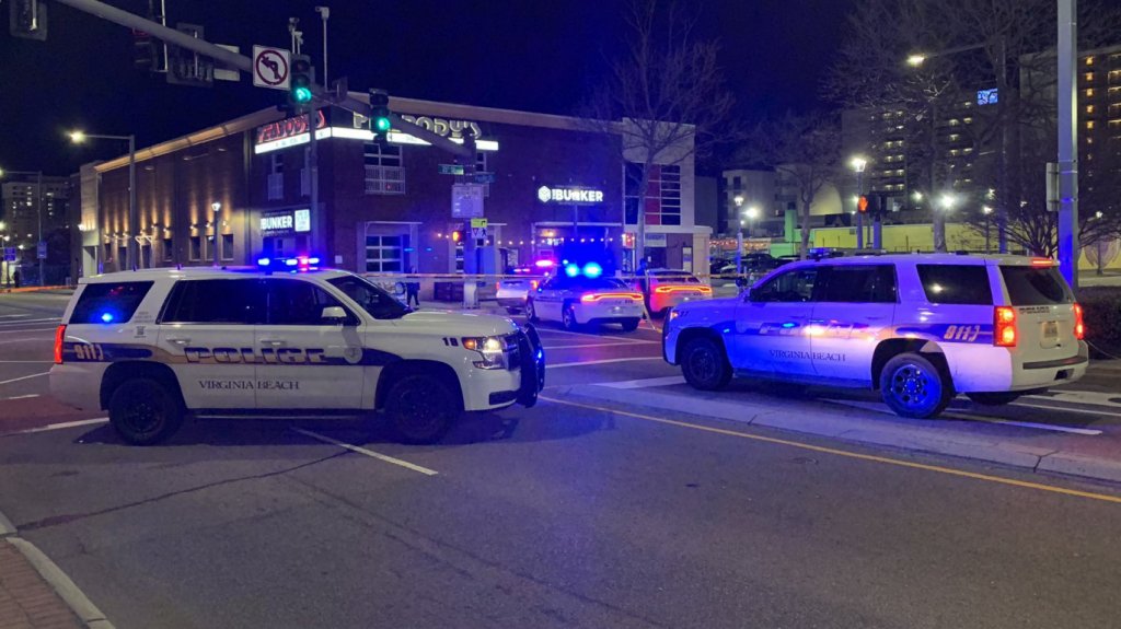  VIDEO: 2 muertos y 8 heridos en un &ldquo;incidente muy ca&oacute;tico&ldquo; con varios tiroteos en Virginia Beach 