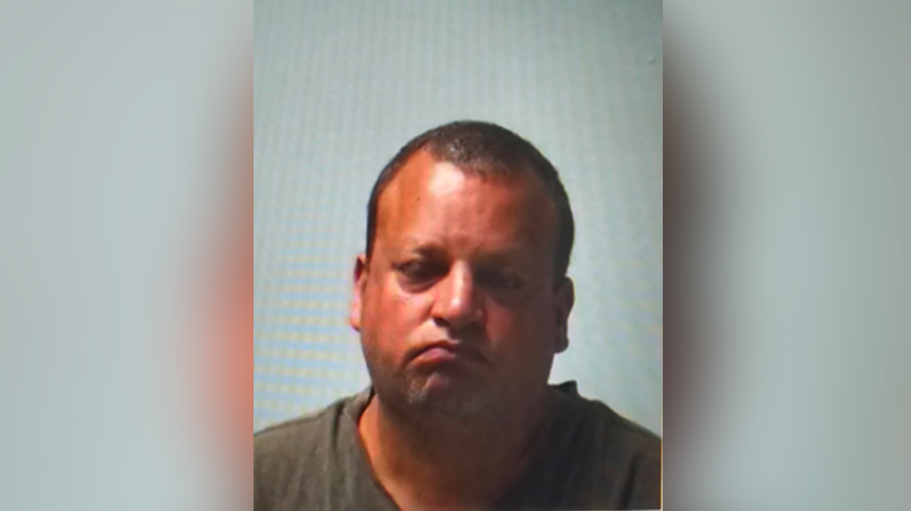  Sujeto atrincherado en Adjuntas arrestado por S.W.A.T. 