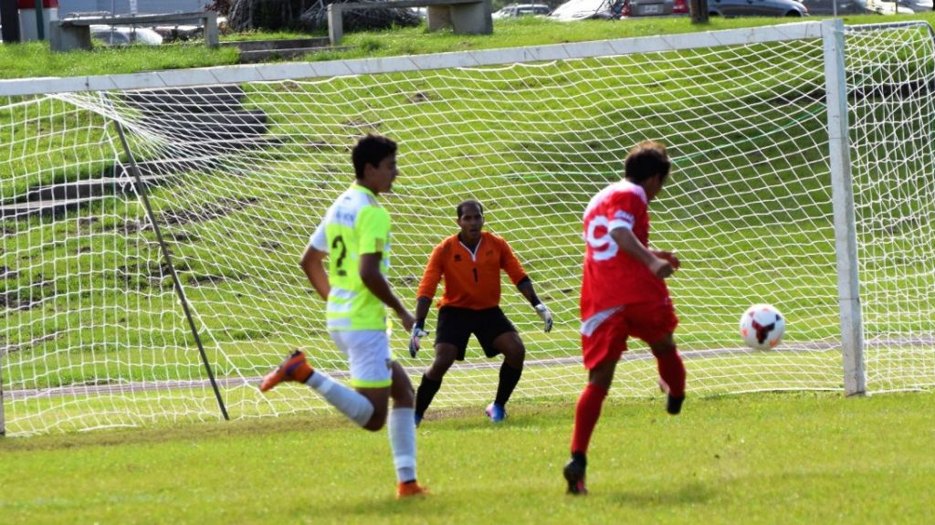 Gallos golean a Vaqueros en el fÃºtbol universitario