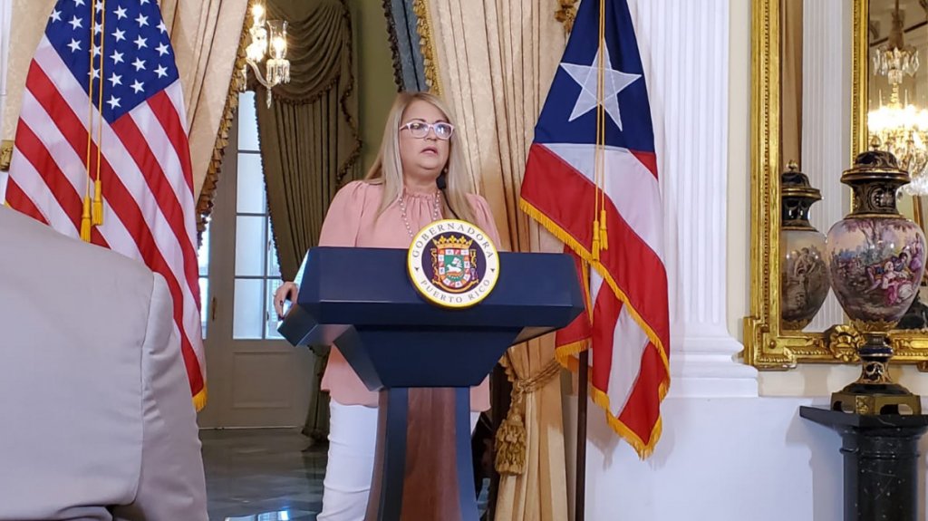  Gobernadora firma leyes en beneficio de los derechos de las mujeres y contra la trata humana 