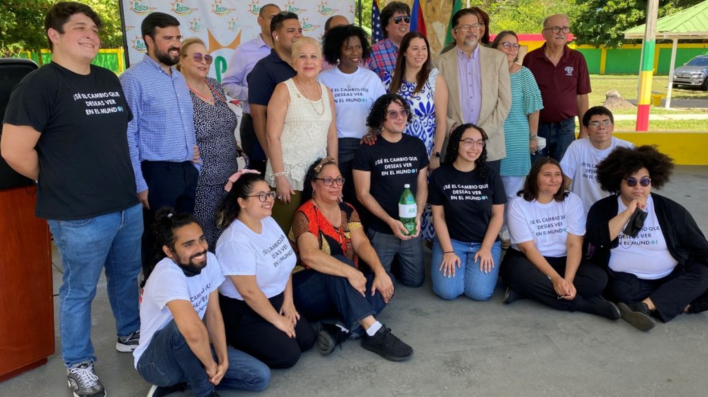  Inicia en Lo&iacute;za proyecto ecol&oacute;gico Bottle of Hope de la entidad Enactus y la UPR: construir&aacute;n el primer edificio ambiental de la isla 