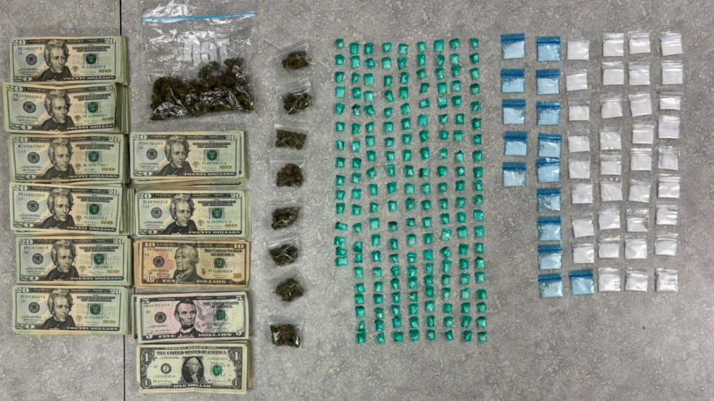  Dos arrestados por drogas durante allanamiento en residencia en Hatillo 